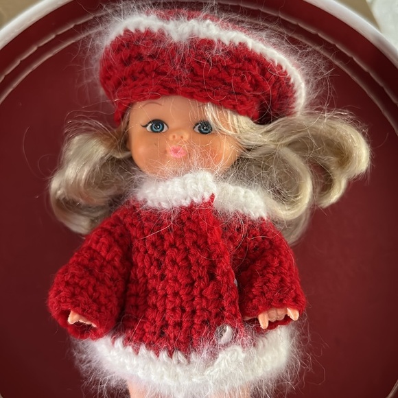 Doll with extras in Collector Hollie Hobbie Case - Picture 7 of 12